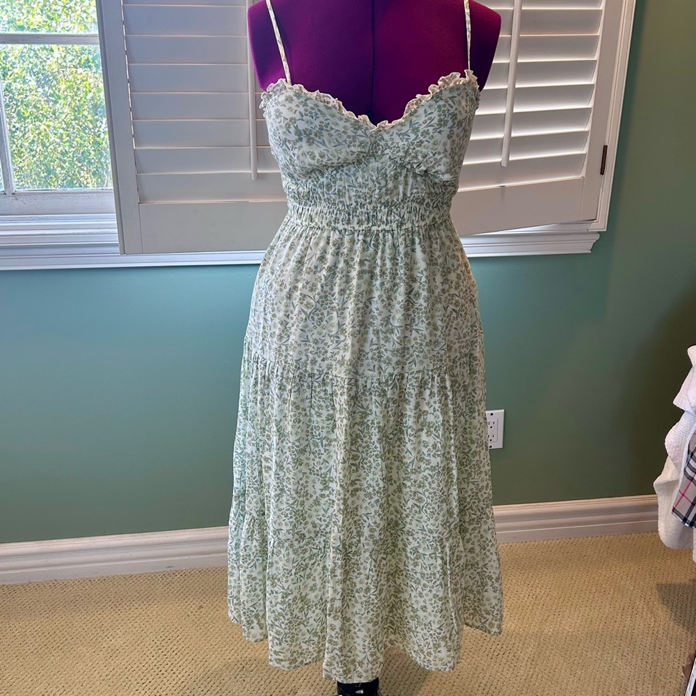 Trixxi Light Green Lace-Trimmed Midi Dress Women’s Small